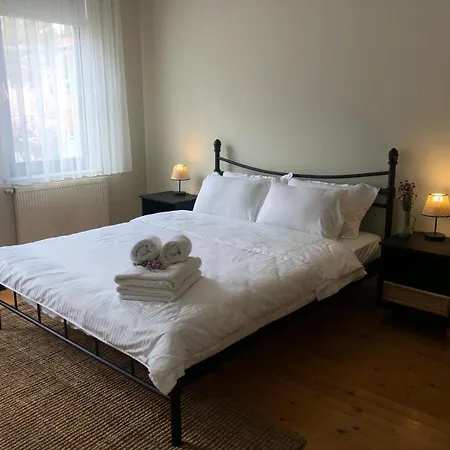 Utopia Hotel *