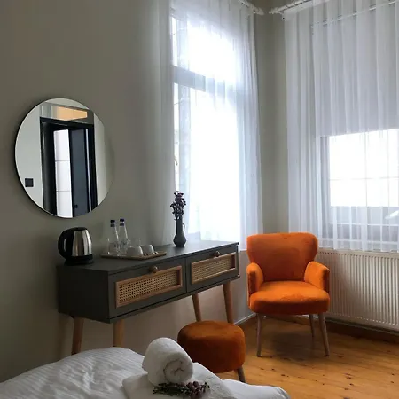 Utopia Hotel